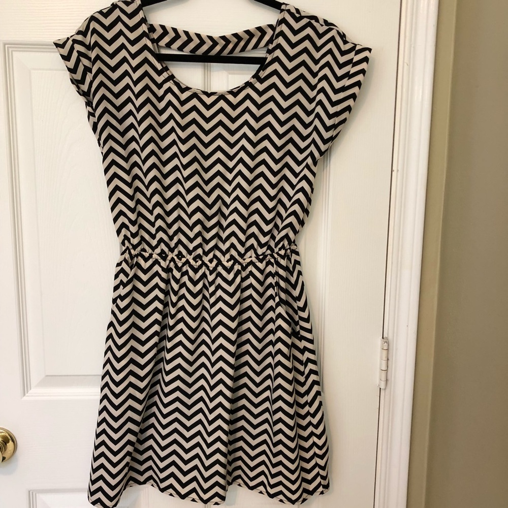 Chevron dress - black and white